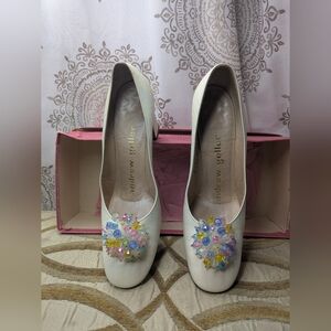 Vintage 1960’s Andrew Geller White Women's Pumps Beaded Toe Charms Sz 6 OG Box